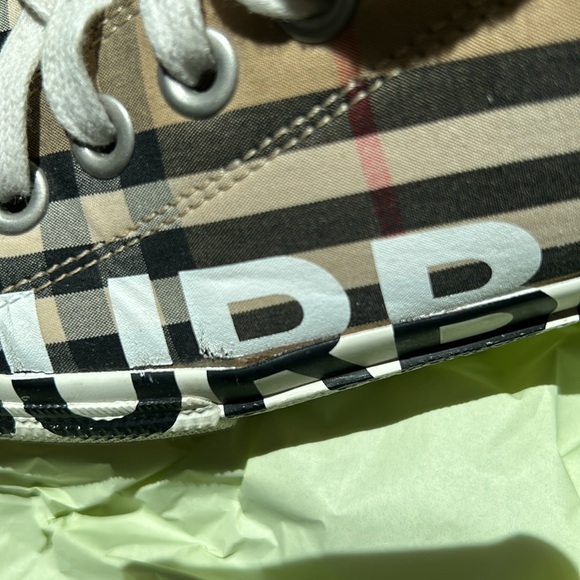 BURBERRY A:MF Larkhall M logo in Archive Beige size 42 - Picture 9 of 10